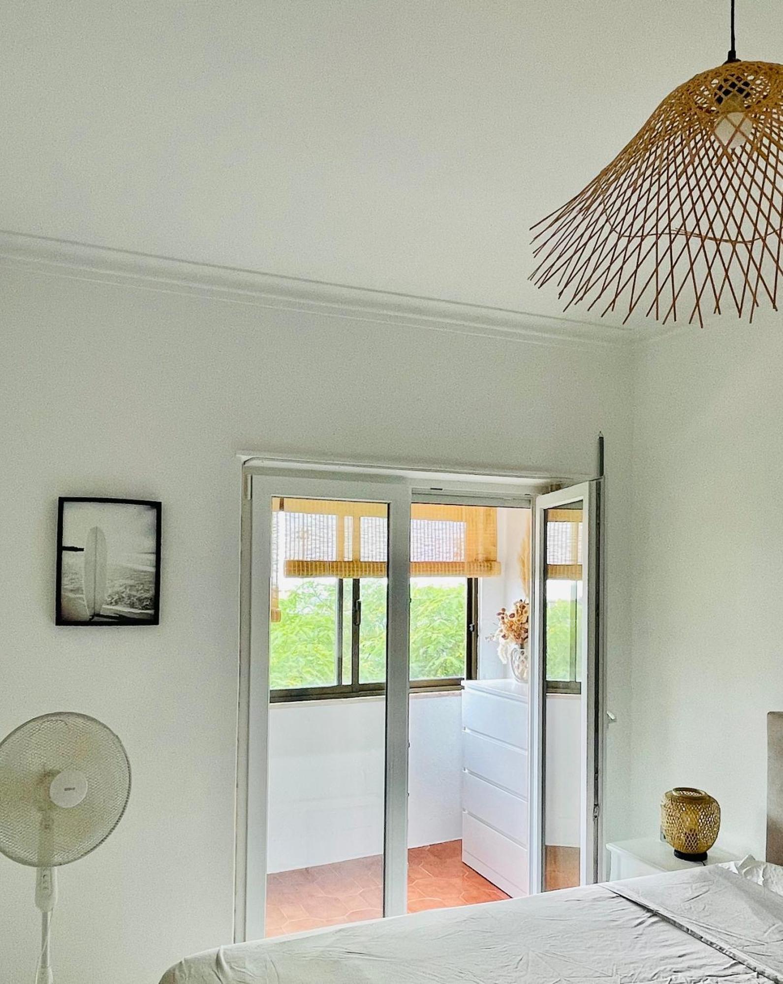 1-Bedroom Sea View Apartment With Private Balcony Costa Da Caparica, Just 5 Minutes From The Beach Costa da Caparica Exterior photo